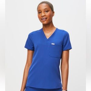 Winning blue Figs Catarina One Pocket Top